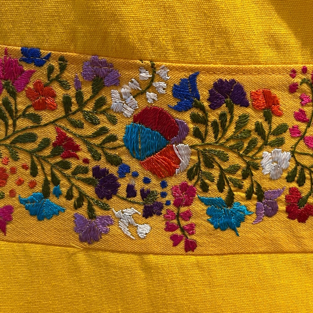 Mexican embroidered dress, hand Embroidered with Cotton threads. - Picture 5 of 8